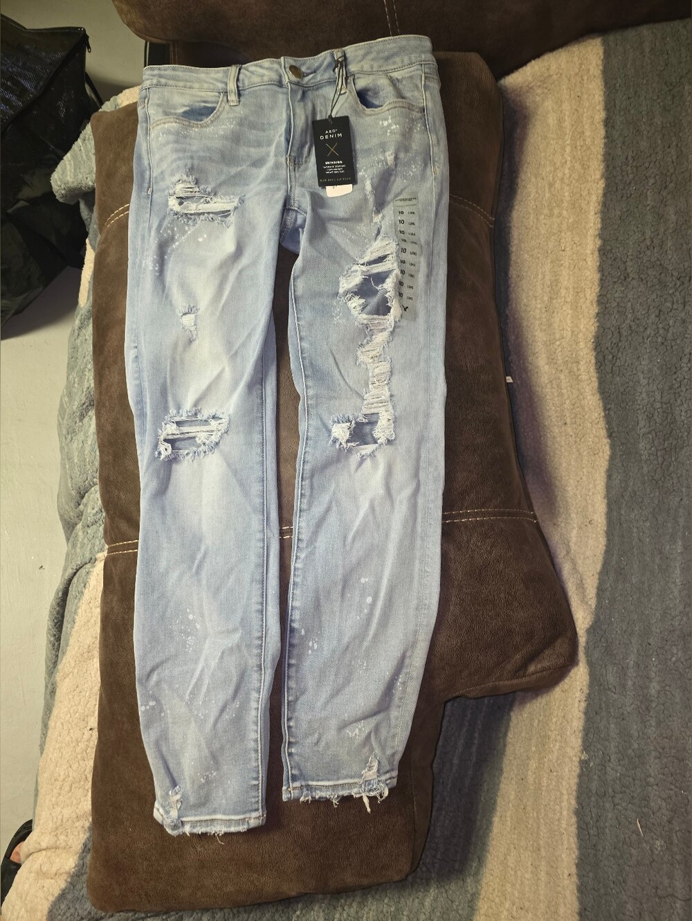 American Eagle Light Blue Distressed Women's Jeans